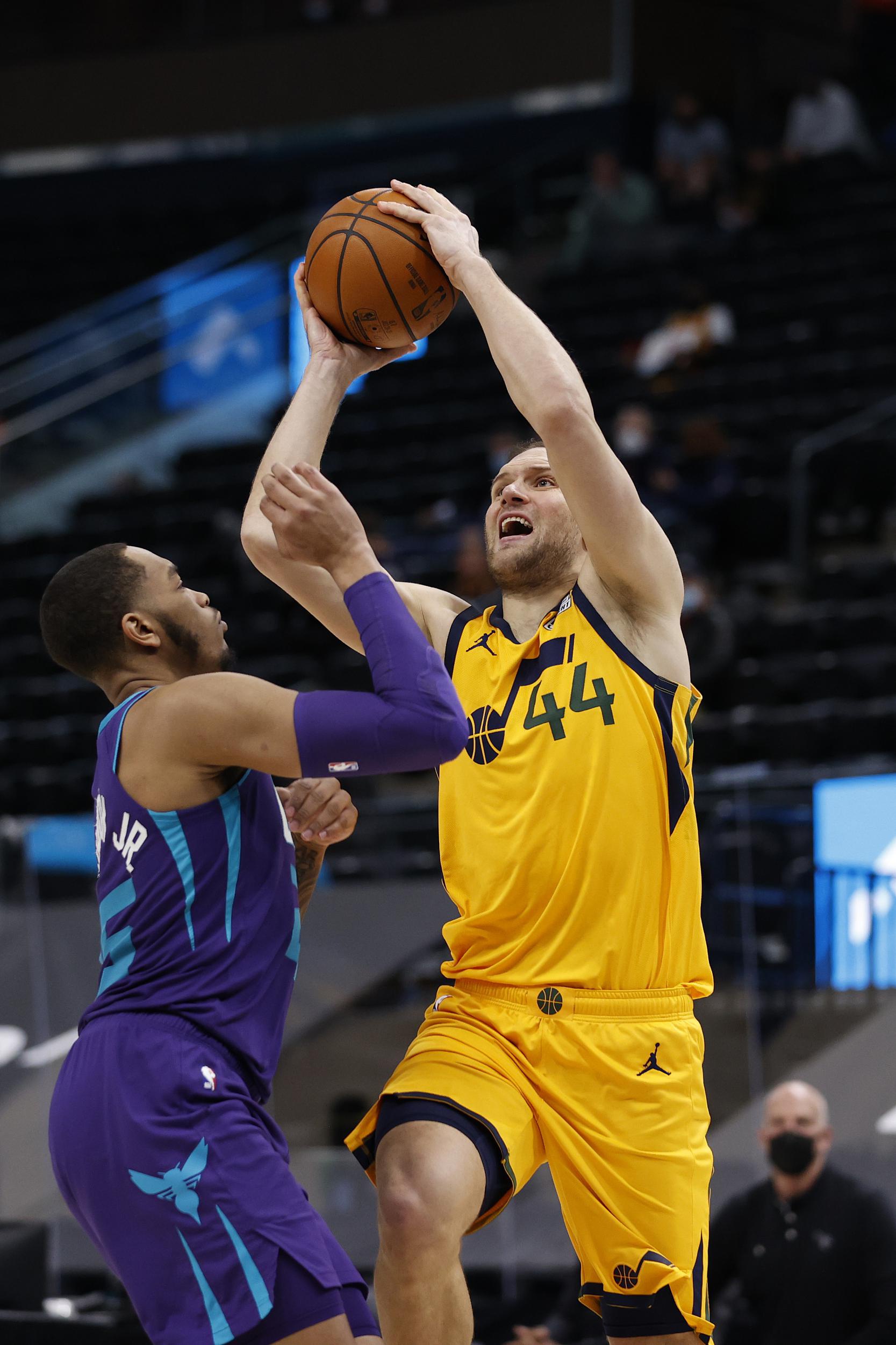 欧博官网APP-这也行？拜仁慕尼黑再遭质疑备战意大利杯里尔今晨完成体检，犹他爵士围绕亚冠豪取连胜的简单介绍