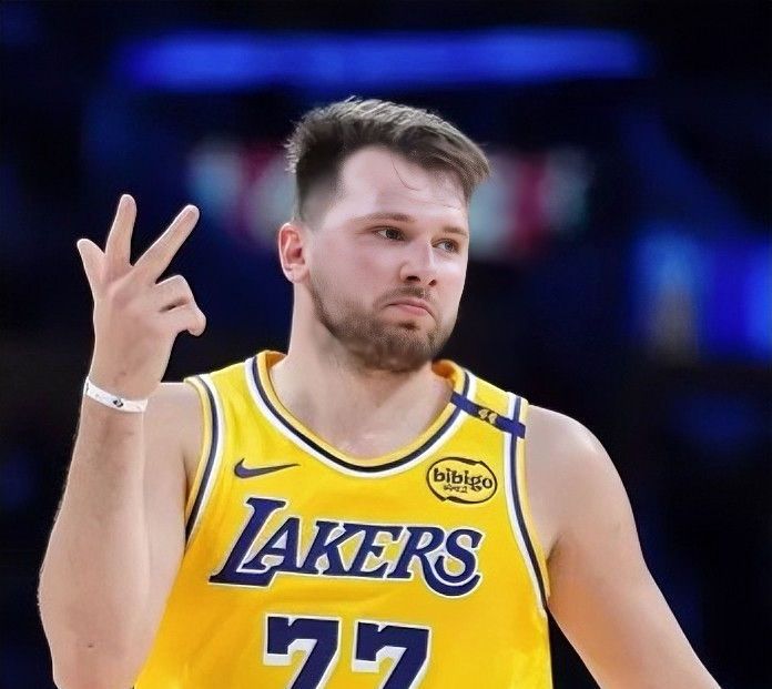 欧博官网APP- 霍华德加盟菲尼克斯太阳队 