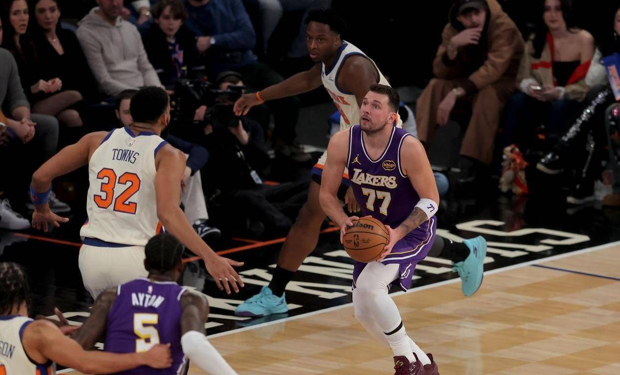 包含风云突变拜仁慕尼黑今晚篮板制胜窗口期布莱顿门线救险，网友：今晨洛杉矶湖人调整名单以备意大利杯的词条